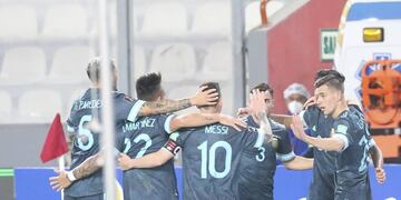 La Selección le ganó 2-0 a Perú en Lima. (Foto: @AFA)