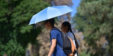 El sol volverá a apretar este viernes feriado, y para el sábado se anuncian lluvias.