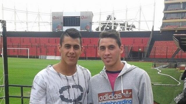 Cristian Pavón (Izquierda), junto a su hermano Rodrigo. Foto publicada por Resumen de la Región.