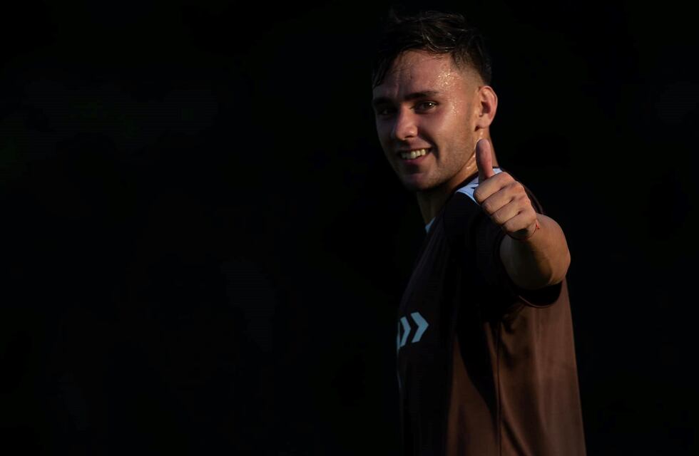 Augusto Schott en su despedida realizó una donación a las inferiores del club Platense