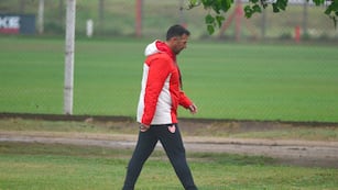 Diego Dabove va con Instituto a cortar una racha contra Estudiantes (Nicolás Bravo).