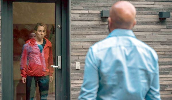 La película Loving Adults dura 104 minutos.