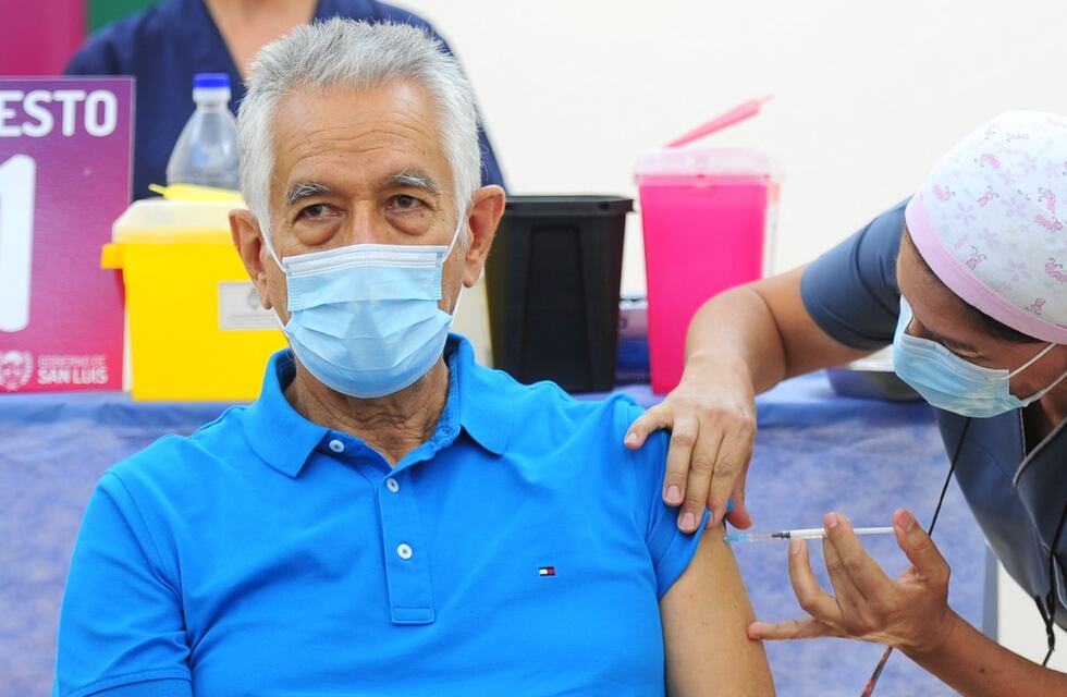 Rodríguez Saá recibió la primera dosis de la vacuna rusa