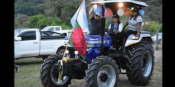 Agricultura Familiar hizo entrega de un tractor a mujeres campesinas de los perilagos, en El Carmen, provincia de Jujuy.