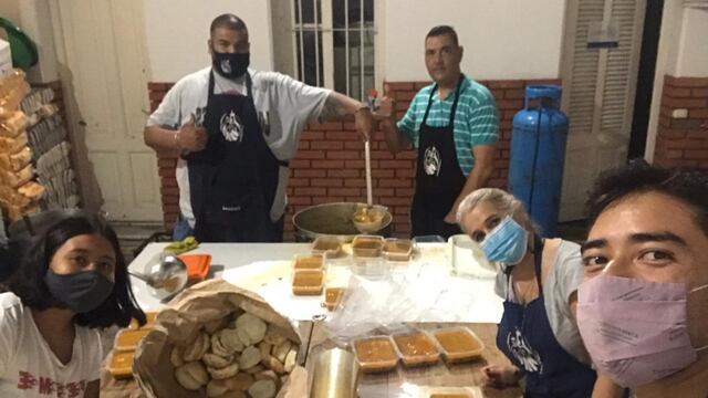 Ofrecen desayuno a personas en situación de calle