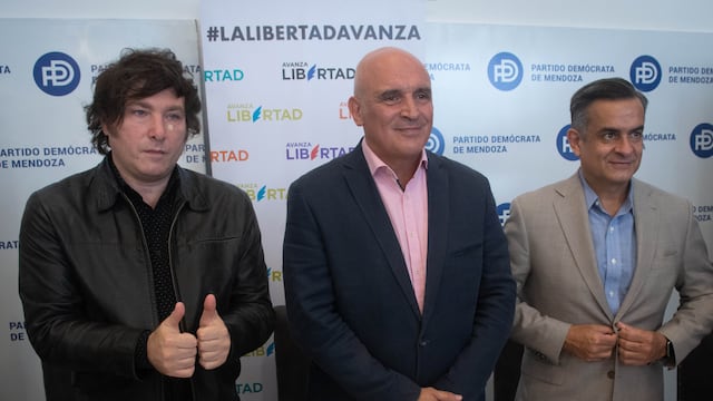 El excandidato presidencial José Luis Espert, junto a Javier Milei y el mendocino Luis Rosales dieron una conferencia de prensa en la sede del PD en la ciudad de Mendoza.