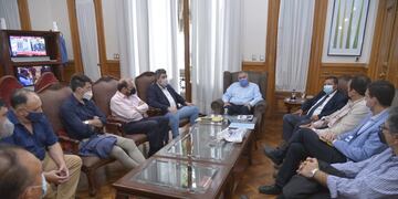 Jaldo recibió a dirigentes de cinco equipos tucumanos de básquet que participarán en la Liga Federal