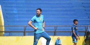 Cristian Kily González continúa con problemas al momento de armar el equipo de Rosario Central. (@RosarioCentral)