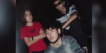 La banda está compuesta por Julián de 11 años (de rojo), Mateo, de 15 años y Lautaro, de 18.