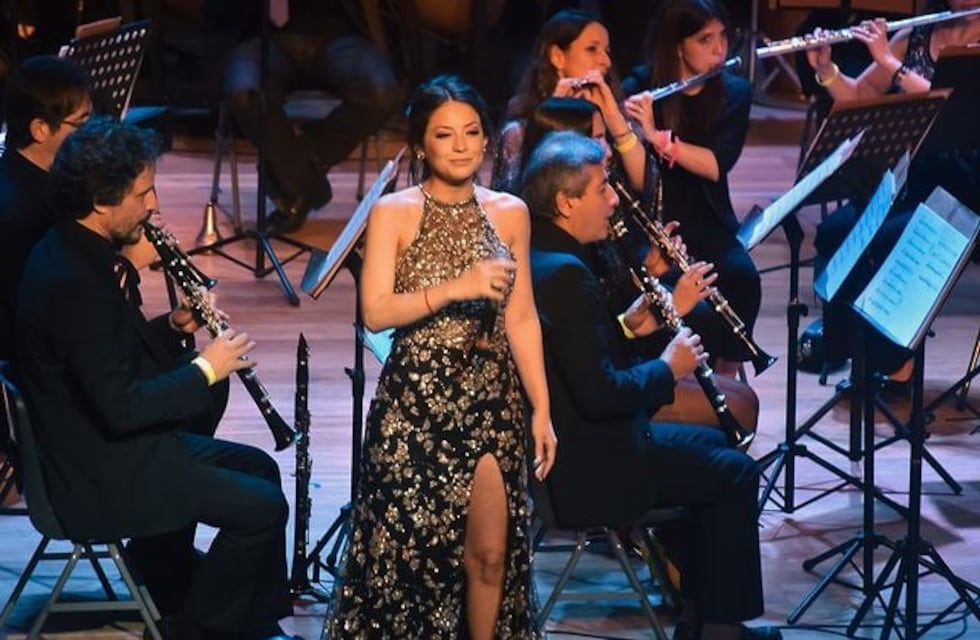 Magui Olave deslumbró a sus fanáticos de la mano de la Orquesta Sinfónica de Córdoba
