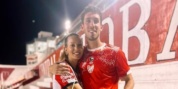 Noelia Marzol y Ramiro Arias, felices por un triunfo de Instituto. Fue cuando el lateral izquierdo vino como refuerzo (Instagram @noeliamarzolok)