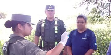 El color blanco de la cocaína se torna celeste al ser sometido el producto a la prueba química llamada Narcotest. (Foto ilustrativa)