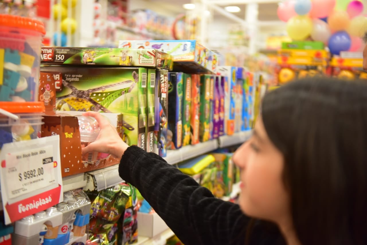 Los comercios en Córdoba esperan repuntar las ventas para el Día de la Niñez. (José Gabriel Hernández / La Voz)