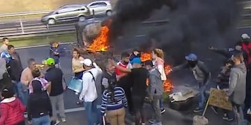 Los vecinos de villa Lugano cortaron General Paz en protesta.