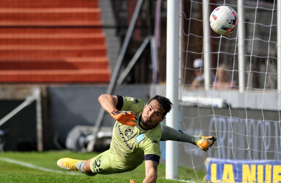 El error del “Chila” Gómez que le costó un gol a Racing frente a Tigre