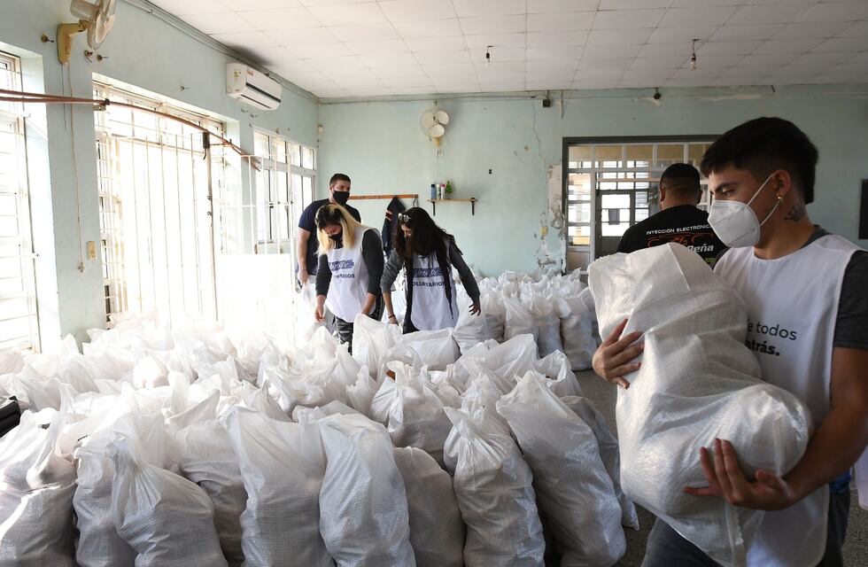 Empresarios donaron 400 bolsones de batatas