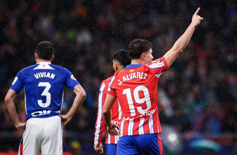 Julián Álvarez lo hizo de nuevo: convirtió para el triunfo y la punta del Atlético Madrid