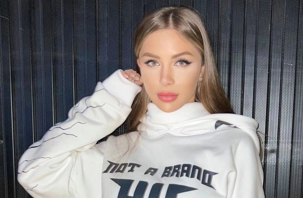 Romina Malaspina lo dio todo como DJ en Punta del Este: total white y piluso celeste para lucirse