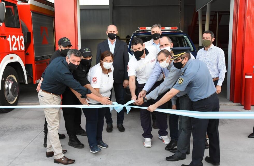 El gobernador inauguró el nuevo destacamento de Bomberos Zapadores en el área industrial