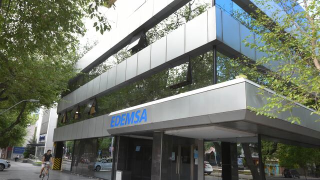 Electricidad luz corriente
Frente del edificio de EDEMSA, empresa distribuidora de eléctricidad ubicado en Belgrano y San Lorenzo  de Ciudad