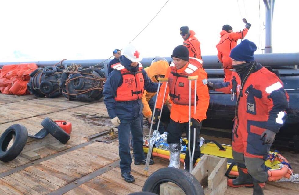 La Armada Argentina asistió a un Sargento del Ejército en la Antártida