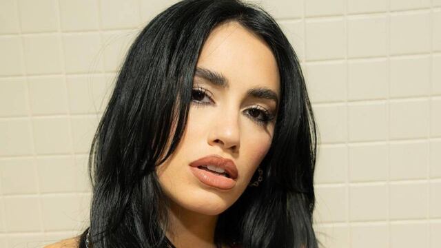 A puro fuego: Lali Espósito deslumbró con un osado look para su nueva gira musical.