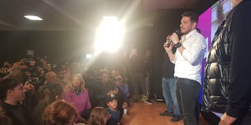 El intendente de Rio Tercero Marcos Ferrer festeja el triunfo en las elecciones que el permiten la reeleción en Rio Tercero (La Voz).