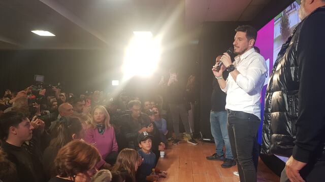 El intendente de Rio Tercero Marcos Ferrer festeja el triunfo en las elecciones que el permiten la reeleción en Rio Tercero (La Voz).