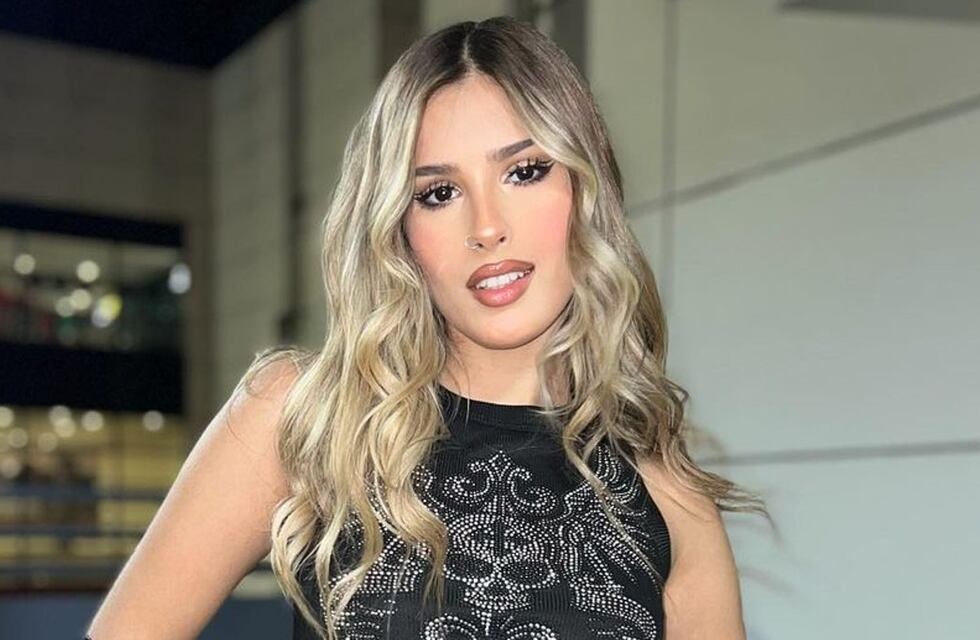 Julieta Poggio volvió a encandilar a sus seguidores con un look monocromático en color champagne