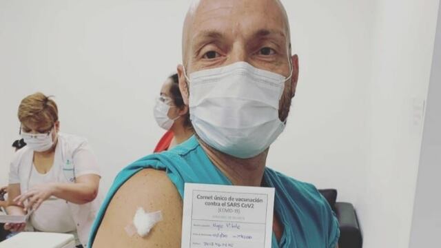El doctor Hugo Vitale publicó en la red social Instagram una foto luego de aplicarse la vacuna rusa Sputnik-V.