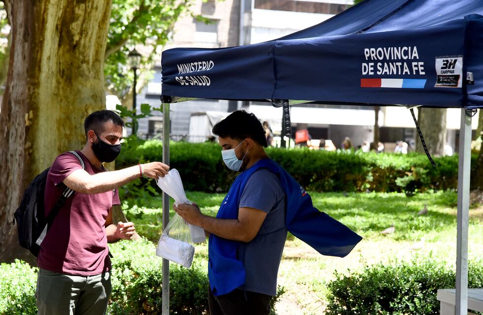 Confirmaron 908 casos nuevos de coronavirus en Santa Fe y 35 muertes