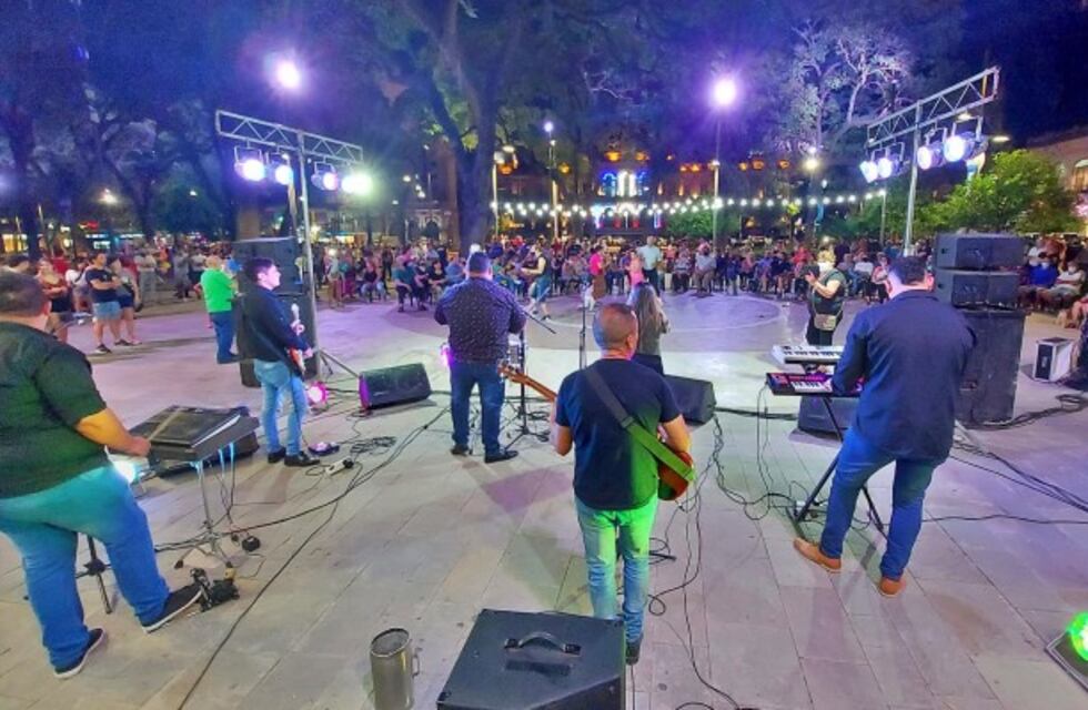 Festeja el carnaval en Plaza Independencia