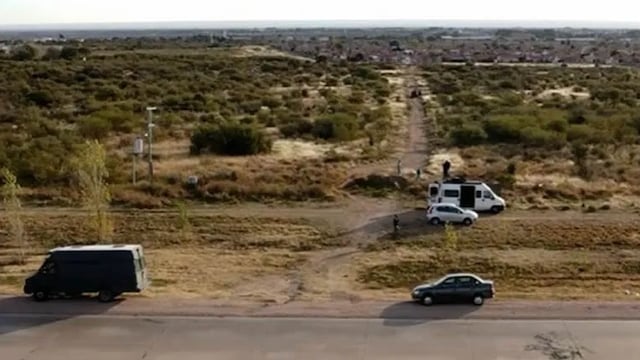 Policías realizan excavaciones en un predio al costado de la Autopista de las Serranías Puntanas en búsuqeda de Guadalupe. Gentileza El Diario de San Luis