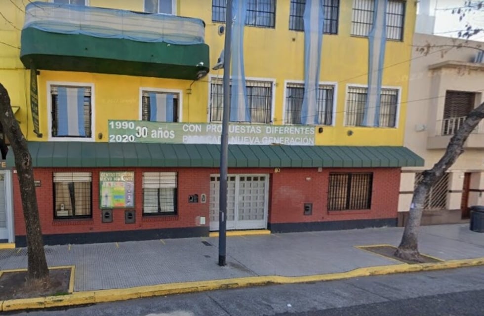 A días del inicio de clases, una escuela cierra sus puertas dejando en la calle a docentes y alumnos