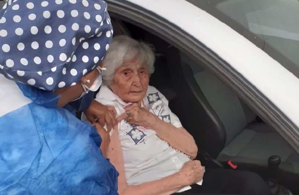 Las Varillas: con 103 años, María recibió la vacuna contra el Coronavirus
