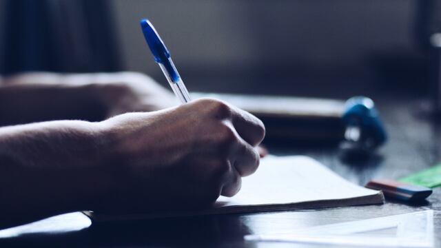 Siguen entregando becas municipales