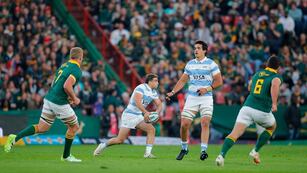 Juan Cruz Mallía inicia un ataque Puma. (Prensa Pumas)