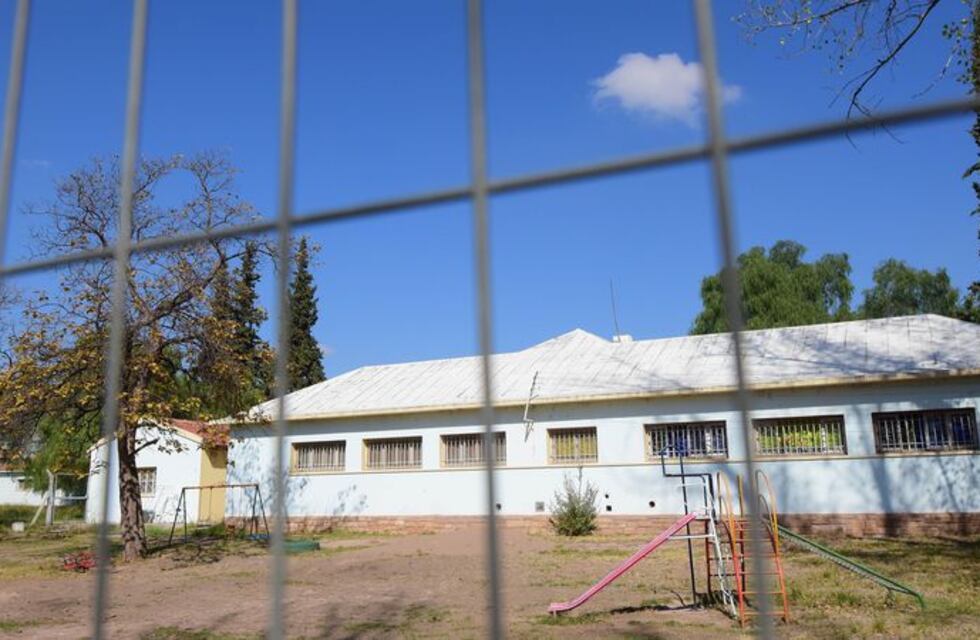 Varios menores incendiaron un hogar de la Dinaf y escaparon