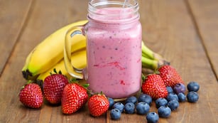 Cómo hacer smoothies frutales.