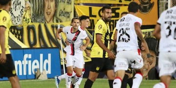 El nueve rojinegro gritó en el área chica tras un cabezazo de Gustavo Velázquez.