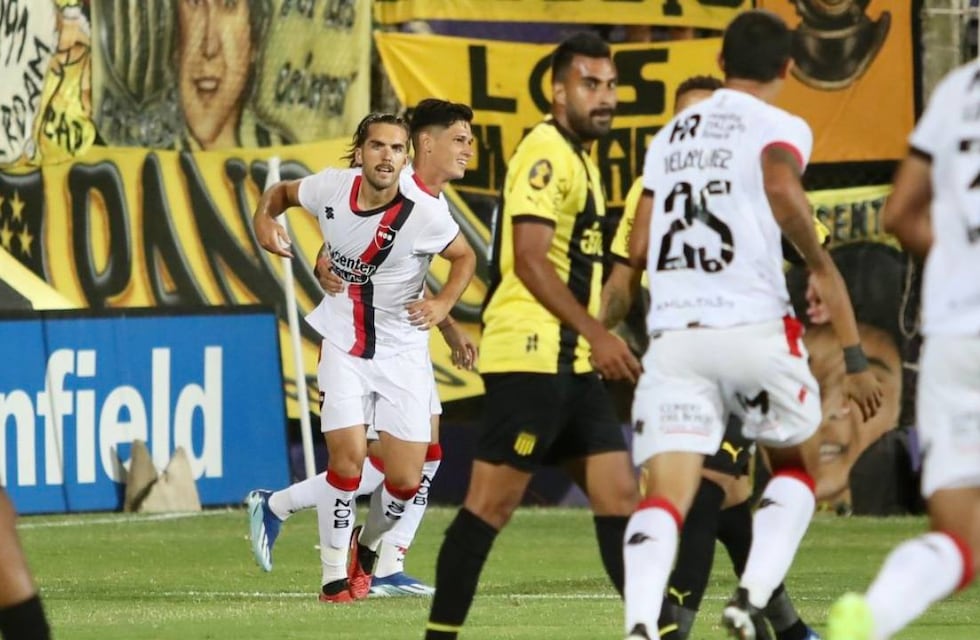Newell’s derrotó a Peñarol y cambió la cara en la Serie Río de la Plata