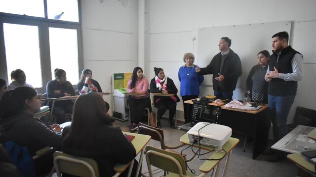 Curso de “Atención al Público con manejo de caja” en el marco de Santa Fe capacita
