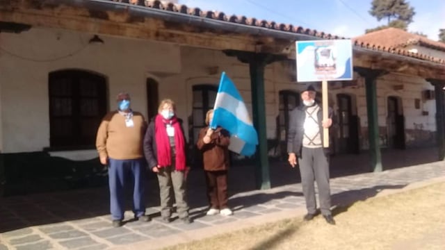 "Caminata simultánea", a 129 de la llegada del tren a Punilla. (Foto: Facebook / Tren de Punilla - Belkis Calero).