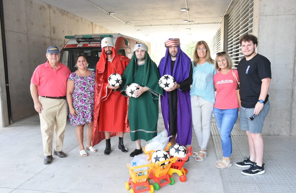 Los Reyes Magos pasaron por el Hospital y el Hogar de Menores Madres