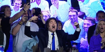 Javier Milei, en el bunker de LLA. (Clarín)