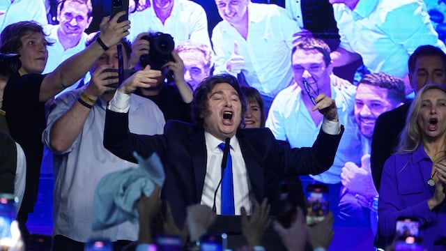 Javier Milei, en el bunker de LLA. (Clarín)