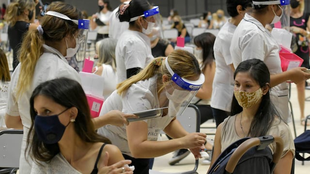 Este viernes los docentes comenzarán a recibir el segundo componente de la vacuna Sinopharm.