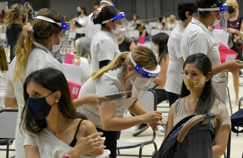 Los docentes deberán volver a las clases presenciales a los 14 días de haberse vacunado