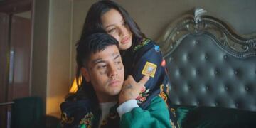 Duki y Emilia Mernes en "Como si no importara".