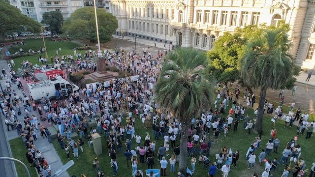 Reclamo por el cierre de las escuelas. (Foto: Clarín)